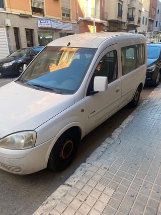 Opel Combo 2004 para revisar