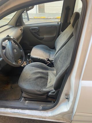 Opel Combo 2004 para revisar