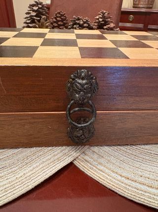 Ajedrez de madera nuevo