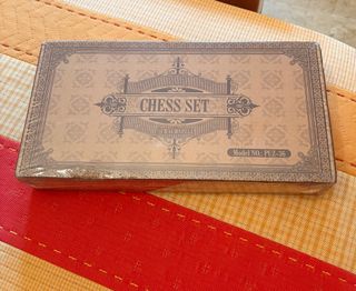 Ajedrez de madera nuevo