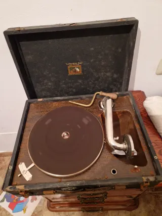 Gramola Antigua La Voz de su Amo