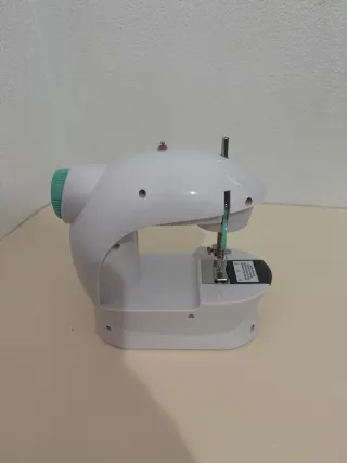 Máquina de Coser Jocca Portátil + 48 Accesorios