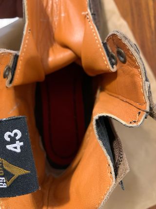 Botas moto casual marrones. By City.