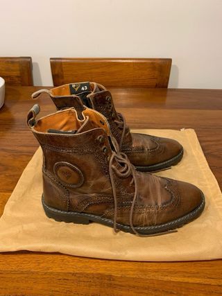 Botas moto casual marrones. By City.