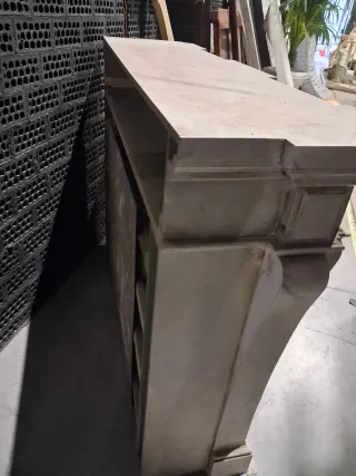 Chimenea decorativa de mármol y piedra