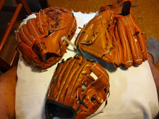 3 guanti da baseball in pelle