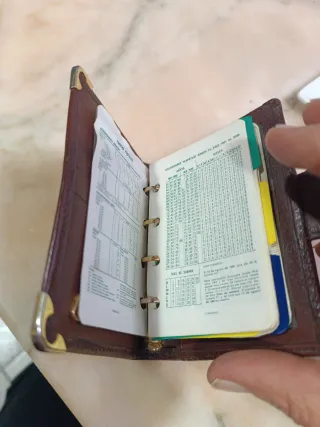 Agenda de piel marrón 1980