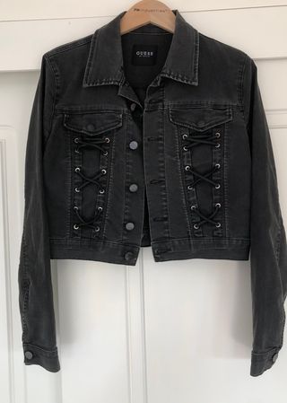Chaqueta vaquera Guess negra con cordones