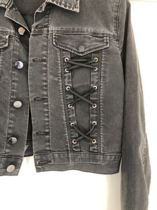 Chaqueta vaquera Guess negra con cordones