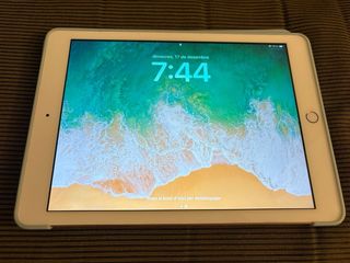 Apple iPad 6ª Gen con funda