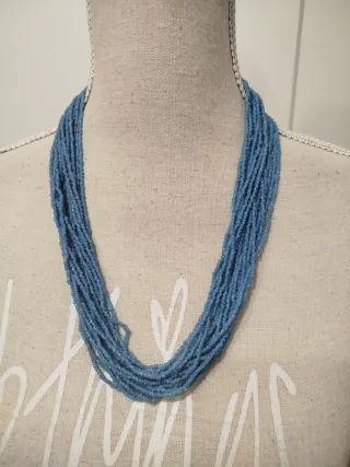Collar de bolitas azul