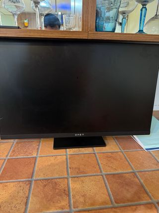 Torre PC NITRO + Monitor + Teclado. LUCES GAMING.￼