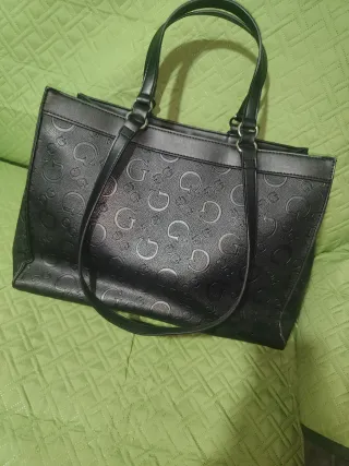 Bolso Negro Guess con Logo GG