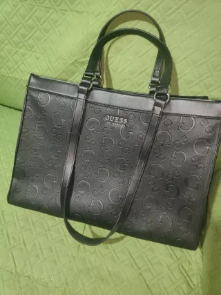 Bolso Negro Guess con Logo GG