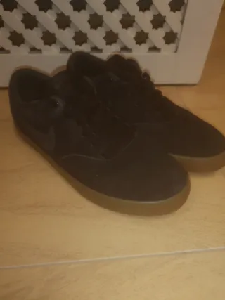 Zapatillas Nike Negras Suela Marrón