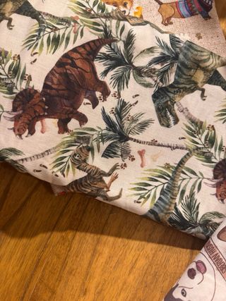 Lote de retales de tela con estampados varios