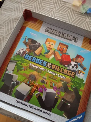 Juego de mesa Minecraft heroes of village