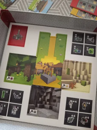 Juego de mesa Minecraft heroes of village