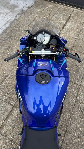 YAMAHA R6 RACE