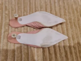 Mules trenzados, rosa de Sara Valente.