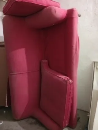 Sofá de tela rosa/rojo