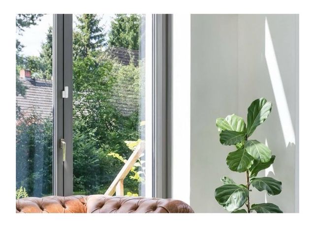 Bosch Smart Home Contatto Porta/Finestra II Plus protezione antifurto con Sensore Intelligente per rilevamento vibrazioni compatibile con Amazon Alexa e Google Assistant bianco