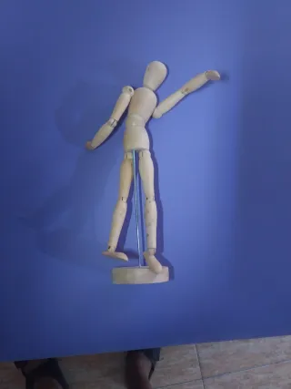 Figura de madera articulada para dibujar