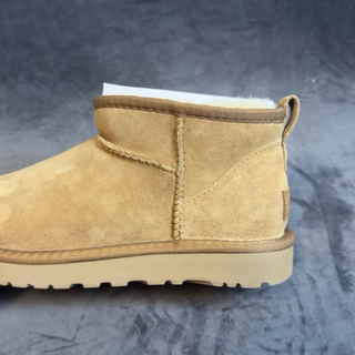 Botas UGG Classic Ultra Mini Beige