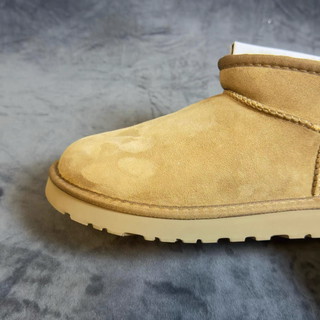 Botas UGG Classic Ultra Mini Beige