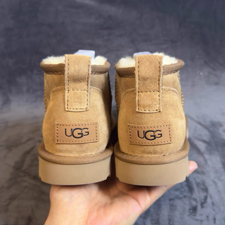 Botas UGG Classic Ultra Mini Beige