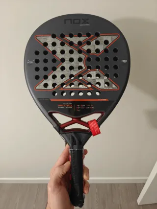 Pala de pádel Nox AT10 18k 2025