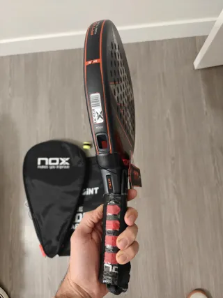 Pala de pádel Nox AT10 18k 2025