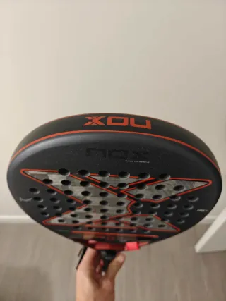 Pala de pádel Nox AT10 18k 2025