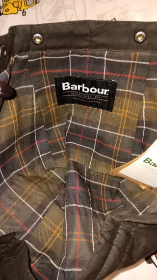 Barbour capucha verde oliva talla única