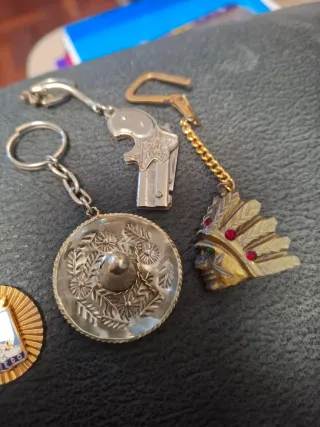 Lote de llaveros variados