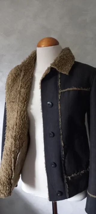 Cazadora vaquera negra con borreguito