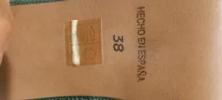 Zapatos piel verde, marca Etiem. De salón, fiesta