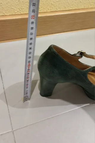 Zapatos piel verde, marca Etiem. De salón, fiesta