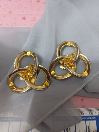 Enormi orecchini anni '80