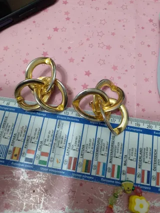 Enormi orecchini anni '80