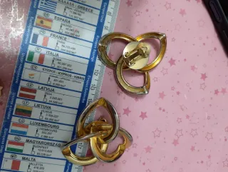 Enormi orecchini anni '80