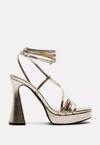 Sandalias de tacón. Color bronce. Usadas una vez