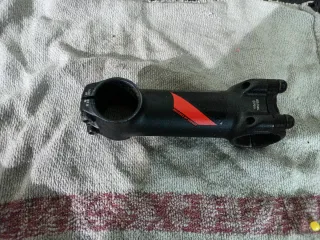 Potencia de carretera negra