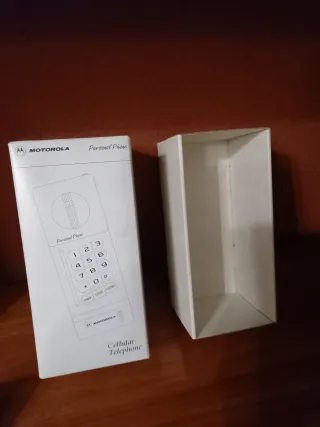 Teléfono Personal Motorola Gris