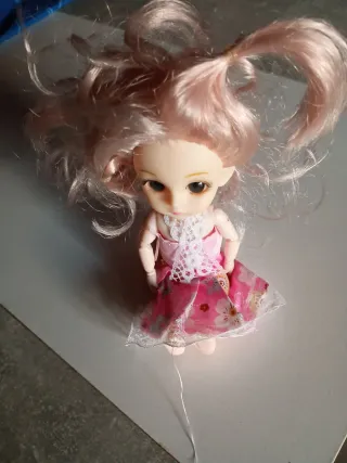 Muñeca articulada pelo rosa