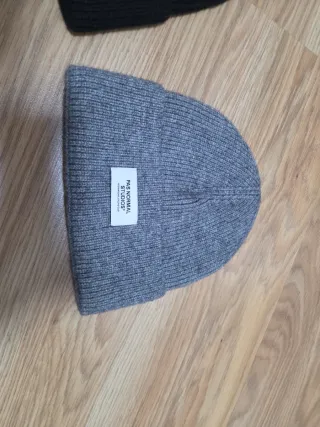 Pas Normal Studios Gorros Invierno (Negro y Gris)