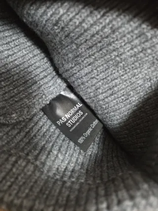 Pas Normal Studios Gorros Invierno (Negro y Gris)