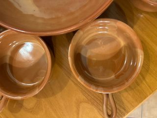 Set zuppiera e 7 tegamini in ceramica