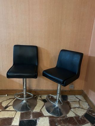 Taburetes elevables piel negro