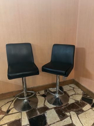 Taburetes elevables piel negro